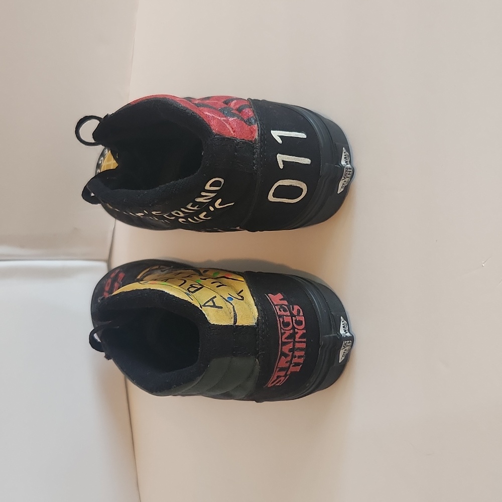 Stranger Things Custom Van's - Picture 3 of 10